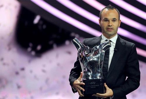 Chùm ảnh Iniesta - "Cầu thủ số 1 châu Âu" - 8