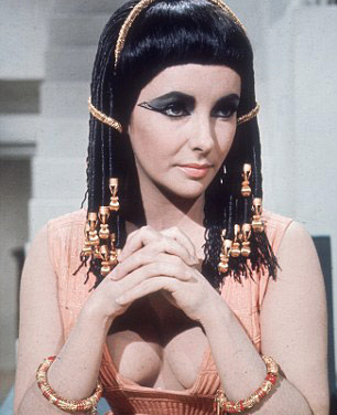 Lilo tái hiện chuyện tình Elizabeth Taylor - 2