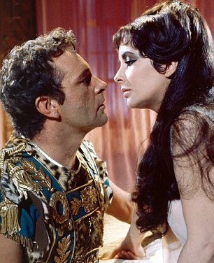 Lilo tái hiện chuyện tình Elizabeth Taylor - 3