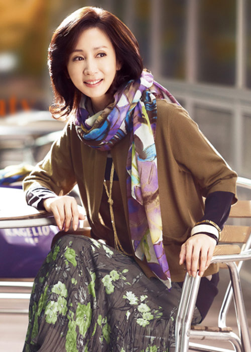 Mặc đẹp cho phụ nữ trung tuổi khi thu về - 3