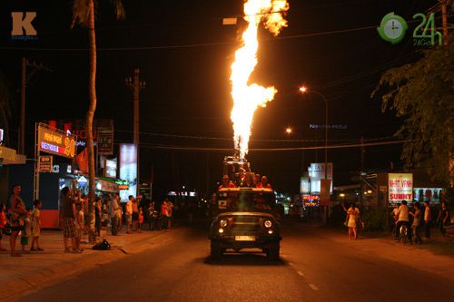 Đoàn xe "rồng lửa" náo loạn Mũi Né - 10