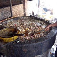 Tin tức trong ngày - Rúng động: Thuốc kháng sinh TQ chế từ dầu bẩn