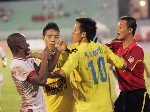 Chơi xấu, 3 cầu thủ HN T&T dự kiến bị xử - 1
