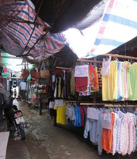 Chợ công nhân đìu hiu mùa bão giá - 1