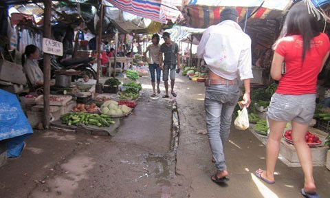 Chợ công nhân đìu hiu mùa bão giá - 7