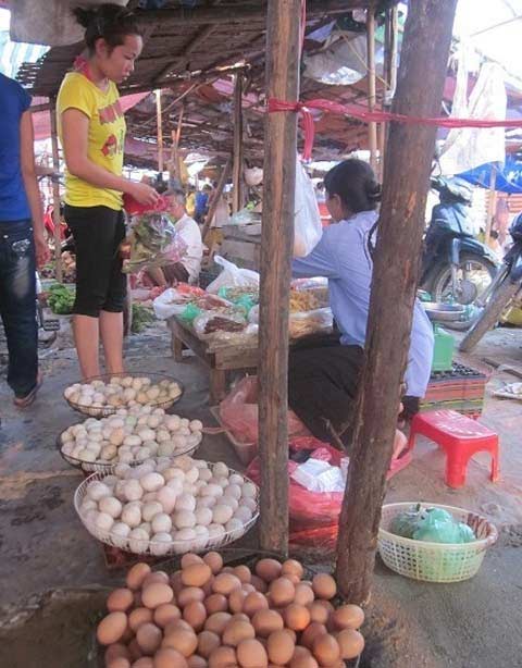 Chợ công nhân đìu hiu mùa bão giá - 8