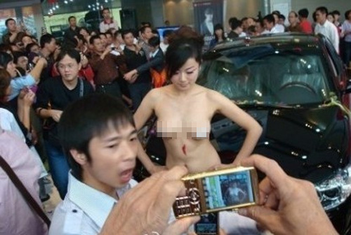 Người mẫu bán rẻ thân thể trước ống kính - 6