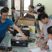 Pháp luật - Phá đường dây làm thẻ tín dụng giả cực lớn