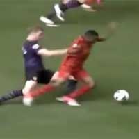 Bóng đá - Video: Liverpool bị "cướp" 3 quả 11m