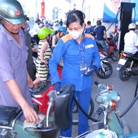 Tin tức trong ngày - Quản lý giá xăng: Hãy bỏ kiểu xin-cho