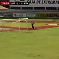 Bóng đá - Video bóng đá: Không thể cản phá