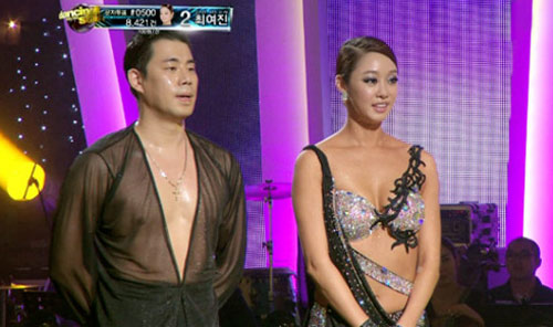 Choi Yeo Jin lại gây nóng mắt vì mặc hở - 8