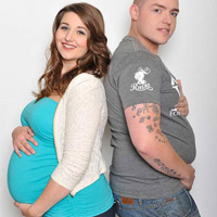 Phi thường - kỳ quặc - Người đàn ông "mang bầu" cùng vợ