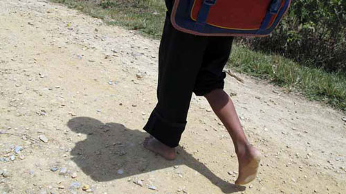 Đến trường từ “thung lũng da cam” - 4