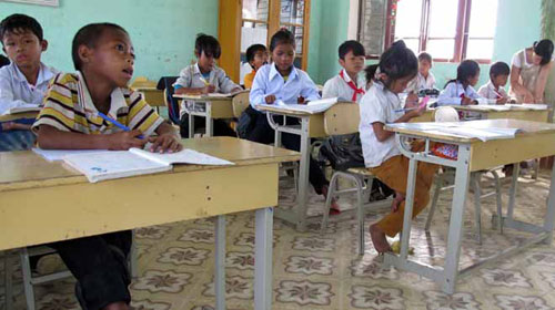 Đến trường từ “thung lũng da cam” - 3