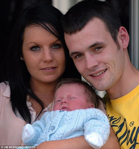 Scotland: Vừa ra đời đã có bộ tóc tuyệt đẹp - 3