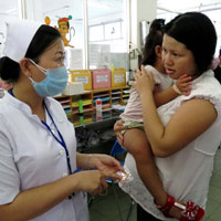 Sức khỏe đời sống - Nhập viện cấp cứu vì mẹ tự...làm BS