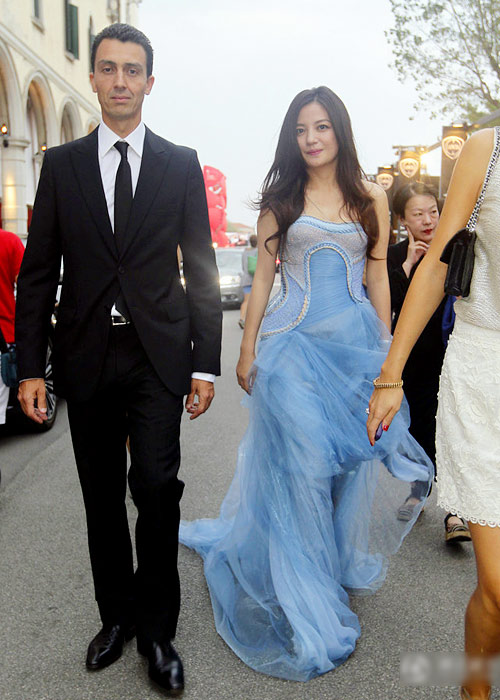 Triệu Vy gợi tò mò tại LHP Venice - 4