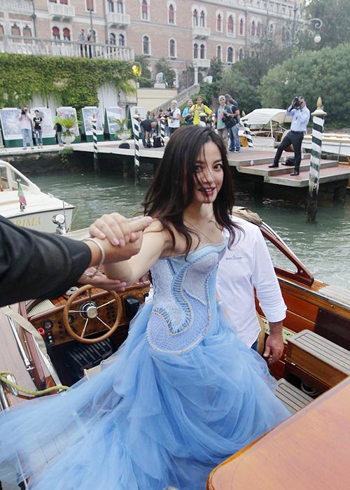 Triệu Vy gợi tò mò tại LHP Venice - 5