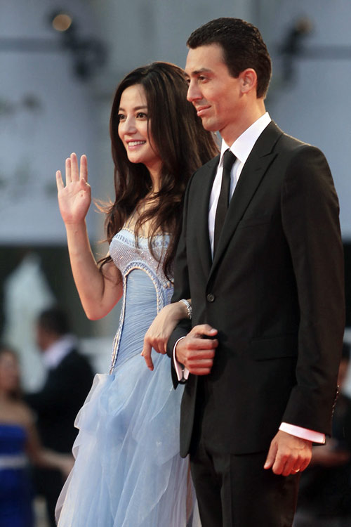 Triệu Vy gợi tò mò tại LHP Venice - 2