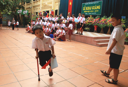 Ngày đầu đi học của "chú lính chì" Thiện Nhân - 11