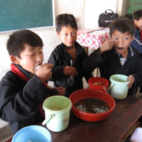 Giáo dục - du học - Năm học 2012 - 2013: “3 đủ” cho trò nghèo