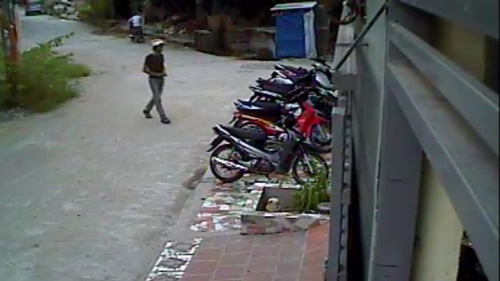 Phá khóa cổ, trộm xe tay ga trong 3 giây - 2