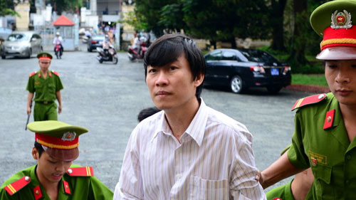 Xét xử nhà báo Hoàng Khương - 2