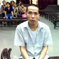 Pháp luật - Rút súng bắn hàng xóm vì tội... "mách lẻo"