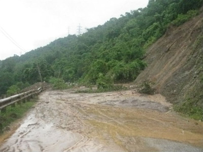 Hàng nghìn nhà ngập, 700 người phải di dời - 3