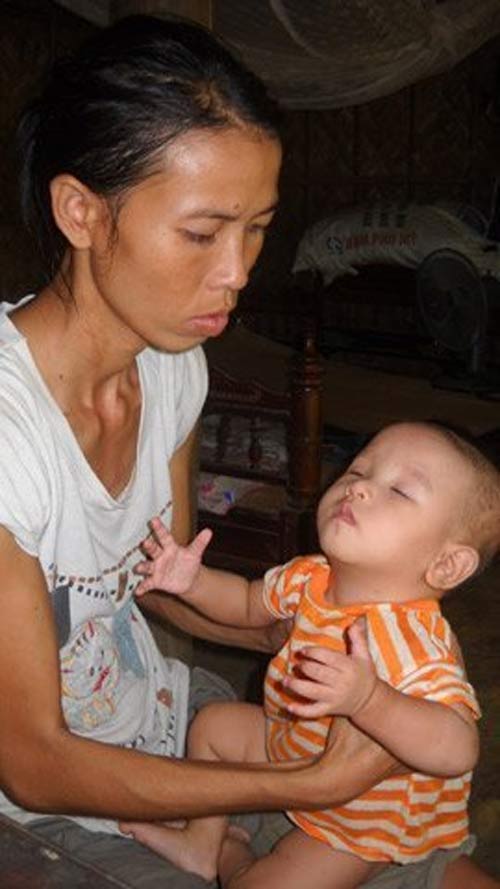 Xót cảnh cả nhà vật vã với căn bệnh quái ác - 2