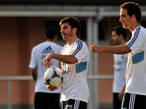 Argentina-Paraguay: Trên đôi chân Messi - 1