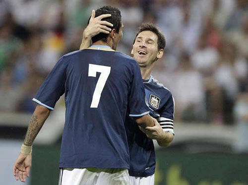 Argentina-Paraguay: Trên đôi chân Messi - 2