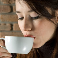 Sức khỏe đời sống - Uống cà phê sáng giúp giảm đau