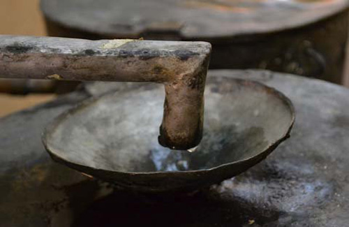 Đột nhập xưởng chế nước hoa tại Ấn Độ - 5