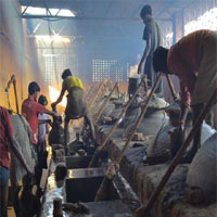 Thị trường - Tiêu dùng - Đột nhập xưởng chế nước hoa tại Ấn Độ