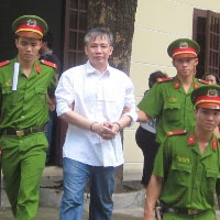 Pháp luật - Vợ lăng loàn, chồng lãnh 13 năm tù