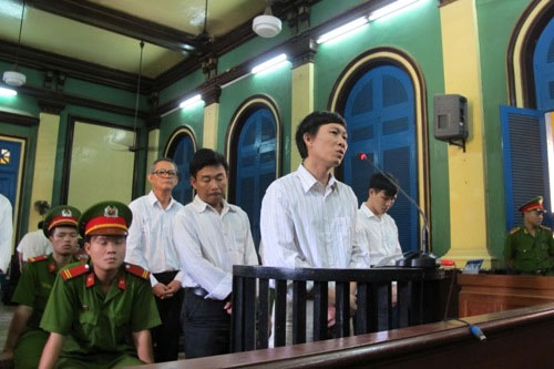 Nhà báo Hoàng Khương bị tuyên 4 năm tù - 2