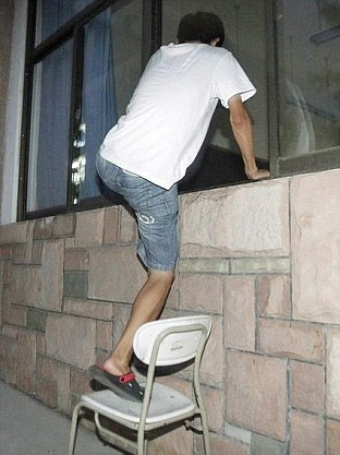 TQ: Nửa đêm, SV dựng lều để… nhận chỗ học - 3