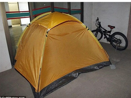 TQ: Nửa đêm, SV dựng lều để… nhận chỗ học - 4