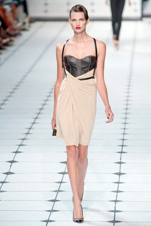 Xuyên thấu đầy nghệ thuật như Jason Wu - 7