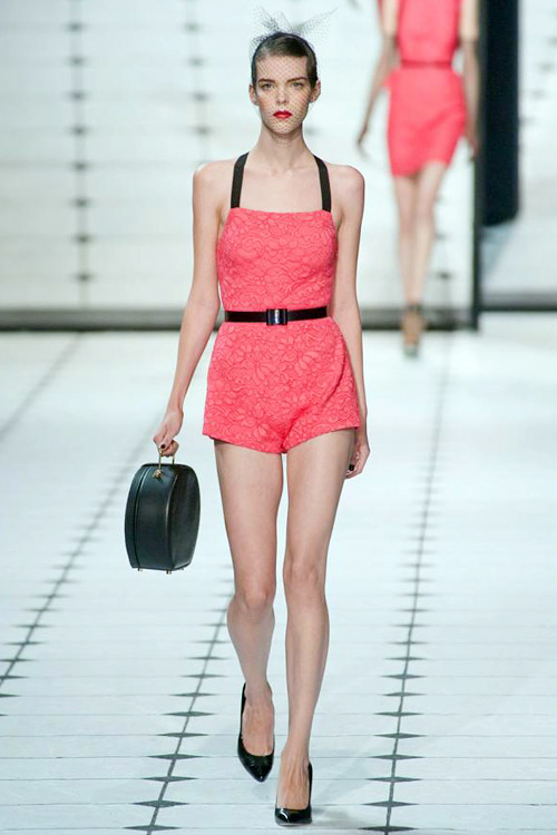 Xuyên thấu đầy nghệ thuật như Jason Wu - 9