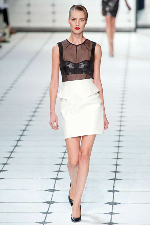 Xuyên thấu đầy nghệ thuật như Jason Wu - 1