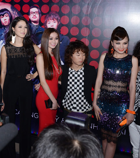 Hoàng Yến, Ngọc Oanh hờ hững ngực đầy - 16