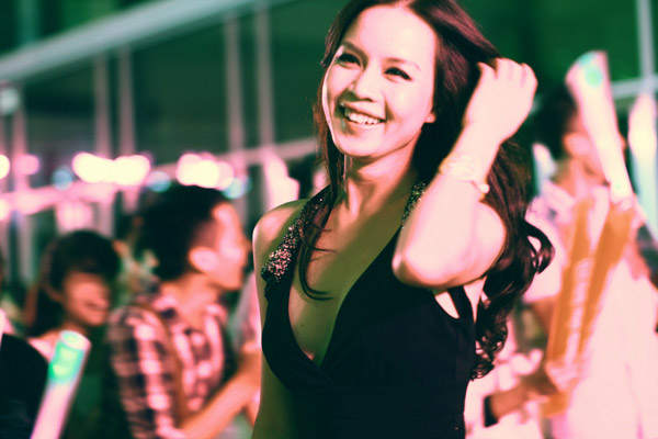 Hoàng Yến, Ngọc Oanh hờ hững ngực đầy - 5