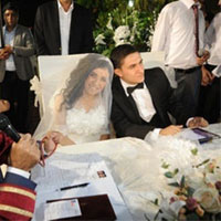 Phi thường - kỳ quặc - Đám cưới đầu tiên qua Twitter