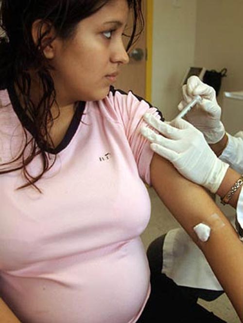 Vaccin H1N1 an toàn cho bà bầu và trẻ nhỏ - 1