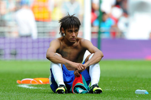 Neymar bị la ó: Châu Âu vẫn đợi anh - 1