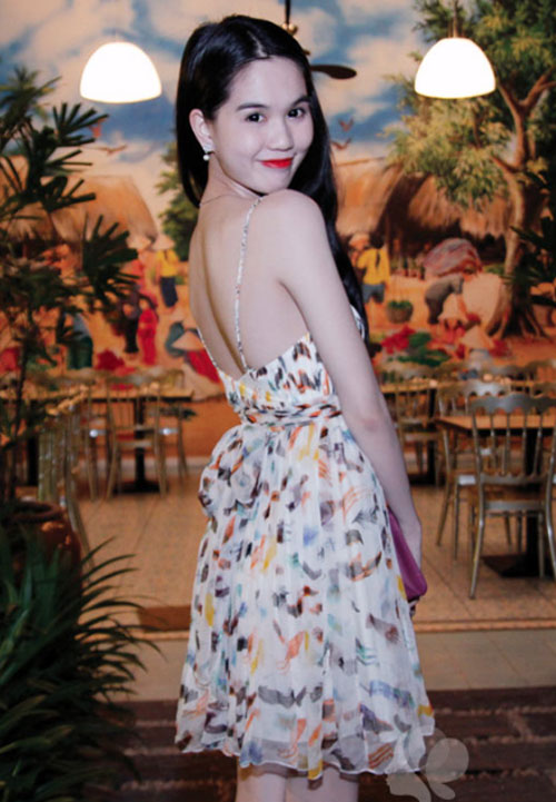 Ngọc Trinh tạo dáng "thiếu muối"? - 3