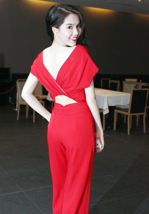 Ngọc Trinh tạo dáng "thiếu muối"? - 5